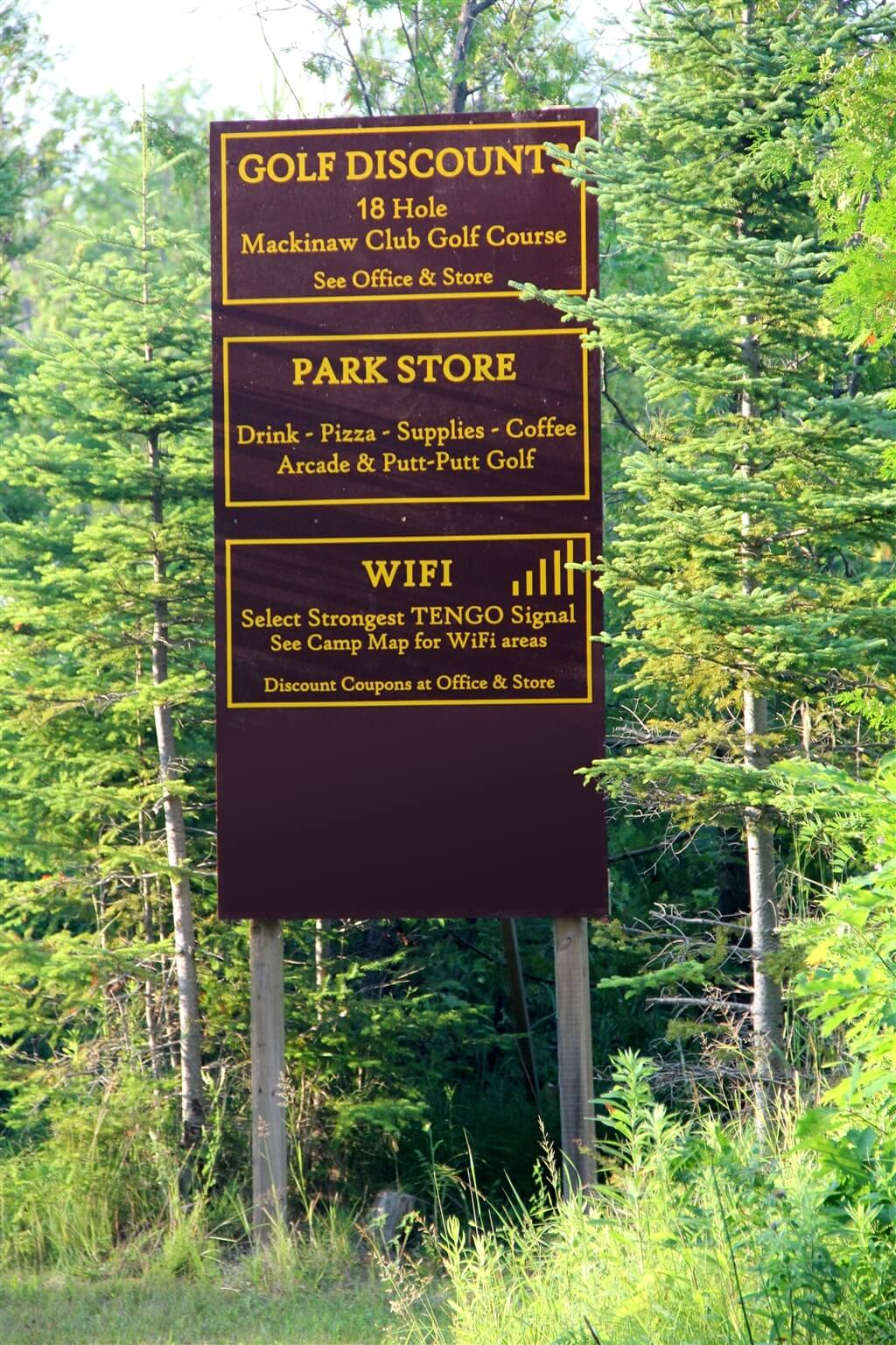 Photo of camp sign for discounted golf, the park store and Wi-Fi at Mackinaw Mill Creek Camping in Mackinaw City, MI. © 2016 Frank Rogala.