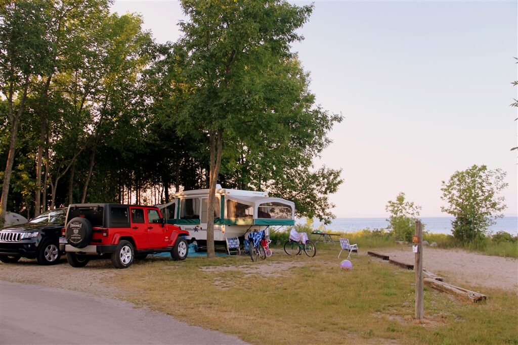 Photo of a popup trailer in a regular size campsite at Mackinaw Mill Creek Camping in Mackinaw City, MI. © 2016 Frank Rogala.
