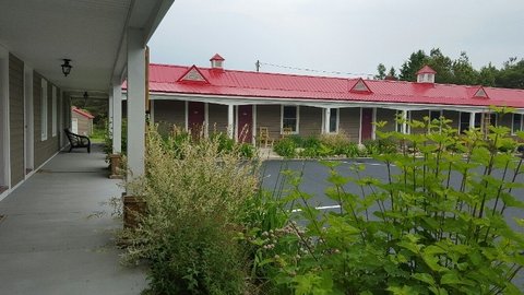 Front view of motel rooms (2 of 4). © Frank Rogala.