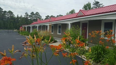 Front view of motel rooms (3 of 4). © Frank Rogala.