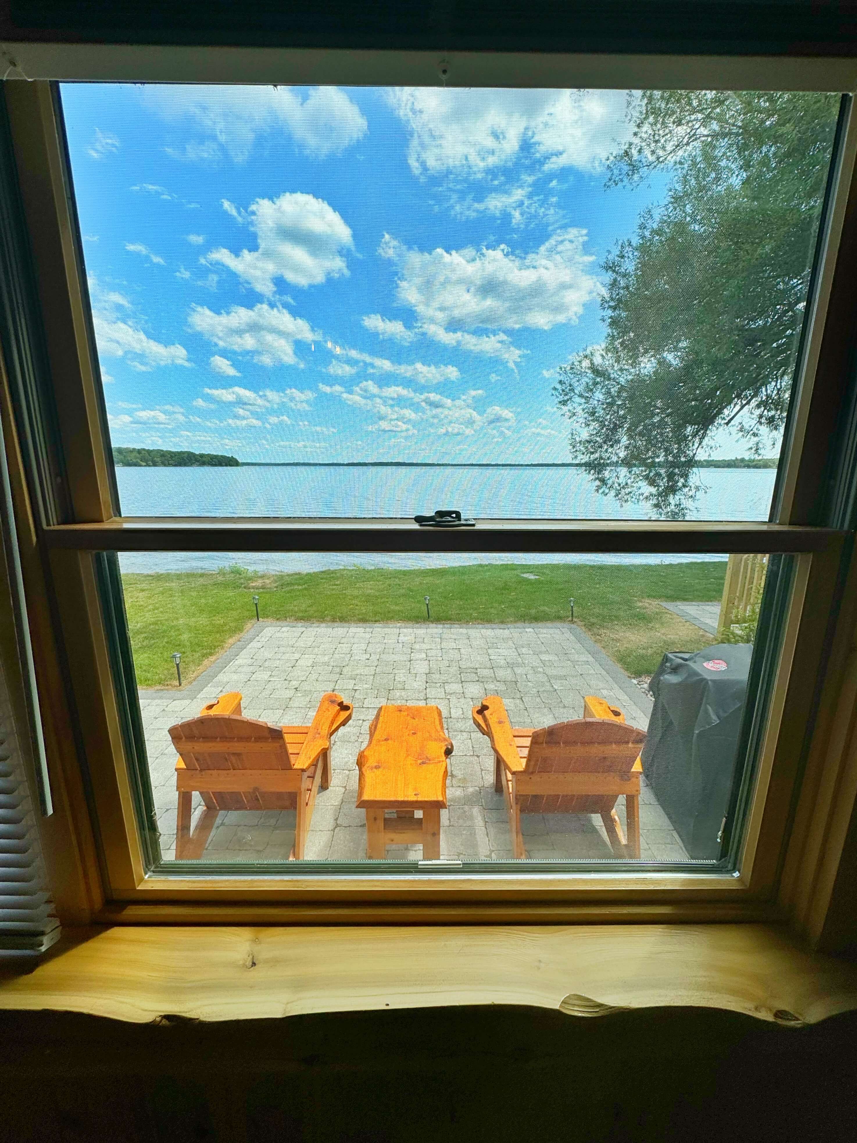 Lake Paradise Cottages tranquil lakefront