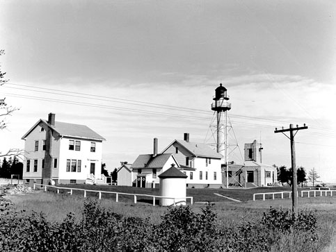 Photo of the Whitefish Point Light Station. Image source: shipwreckmuseum.org.